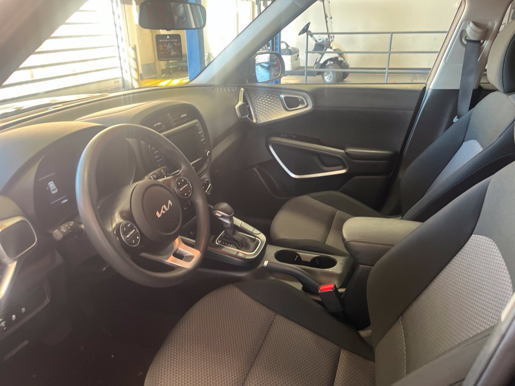 Used 2025 Kia Soul LX w/ LX Technology Package FWD image 4