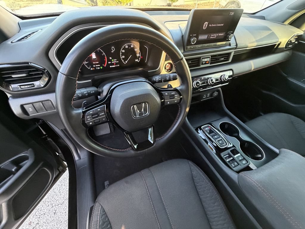 Used 2025 Honda Pilot Sport image 19