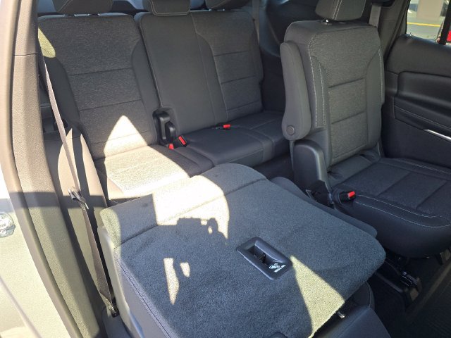New 2027 Chevrolet Traverse LT w/ Driver Confidence Package FWD image 21