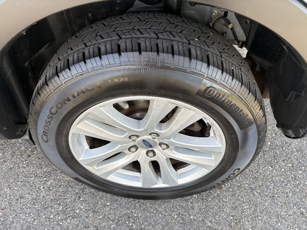 Used 2018 Ford Explorer XLT AWD/4WD image 10