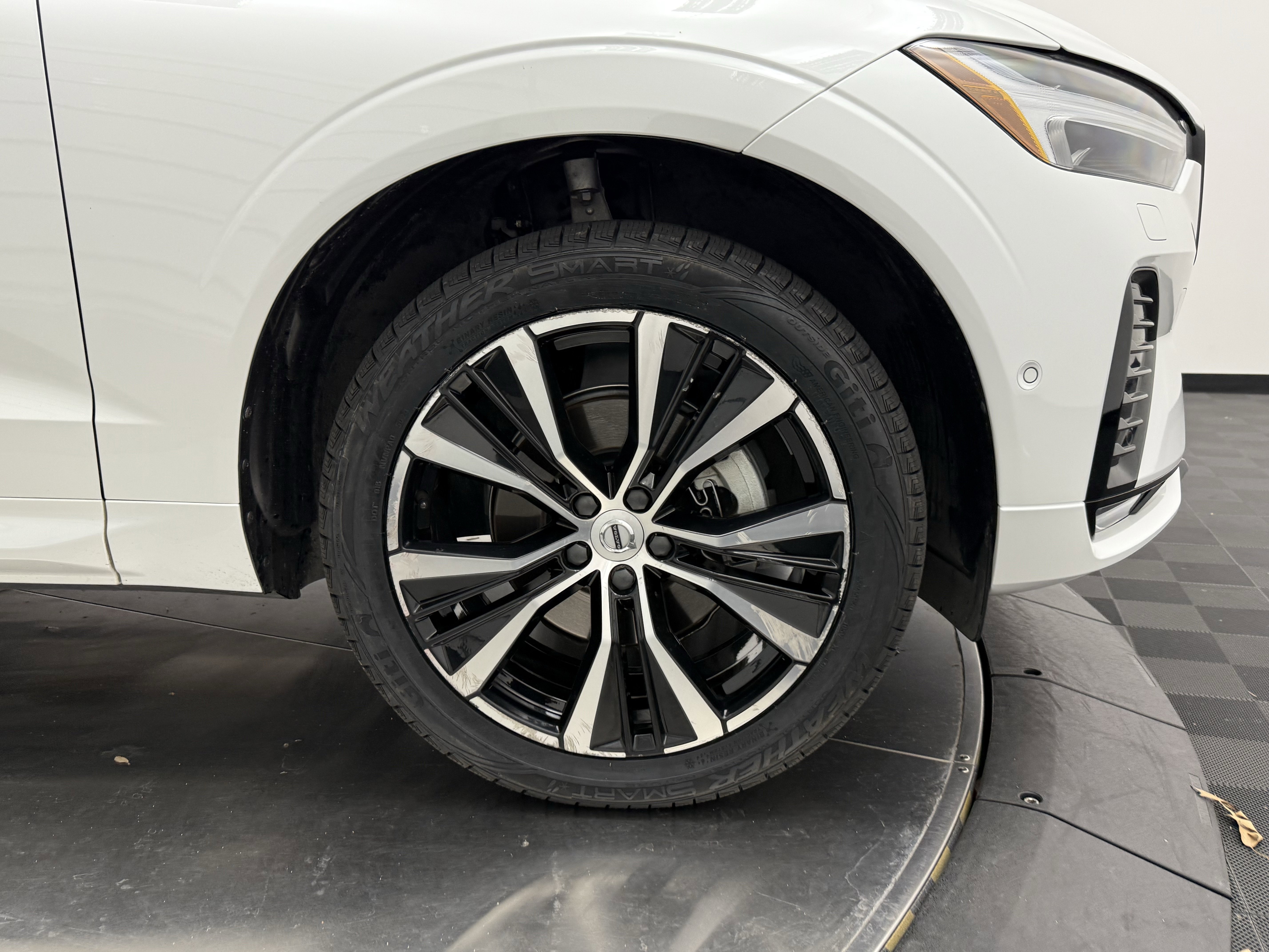 Certified 2023 Volvo XC60 B5 Plus w/ Climate Package image 9