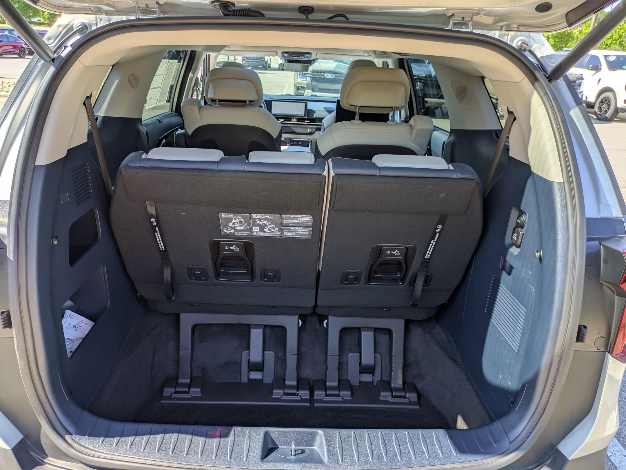 Used 2025 Kia Carnival SX Prestige FWD image 33
