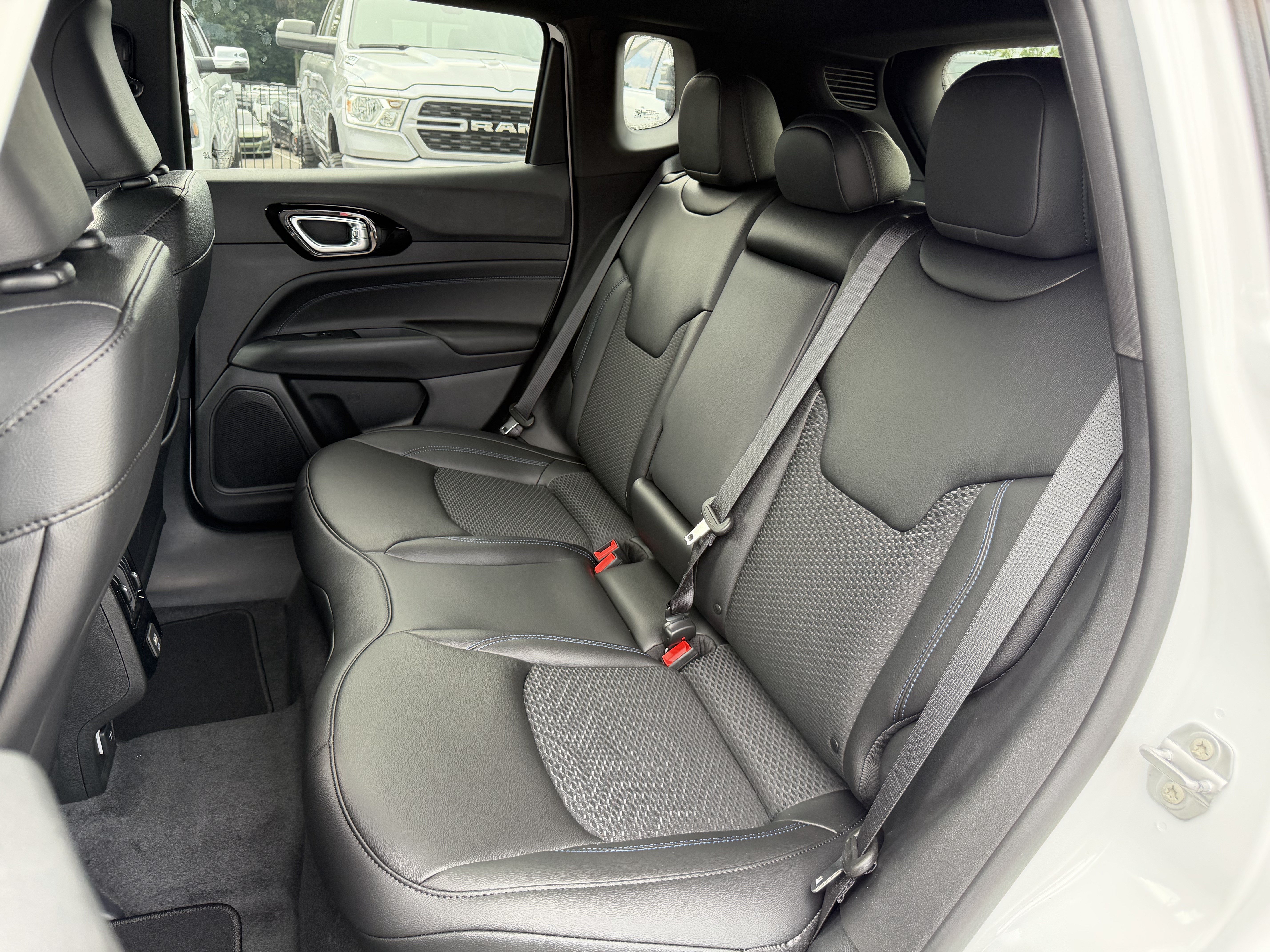 New 2026 Jeep Compass Latitude AWD/4WD image 32