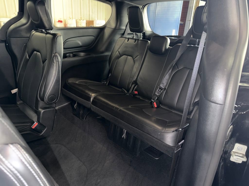 Used 2025 Chrysler Pacifica Select image 14