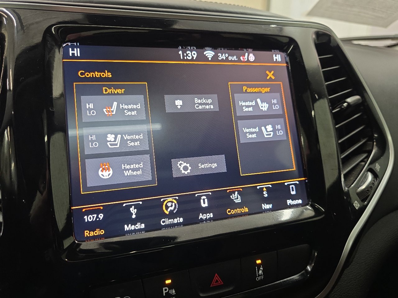 Used 2019 Jeep Cherokee Overland w/ Technology Group image 55