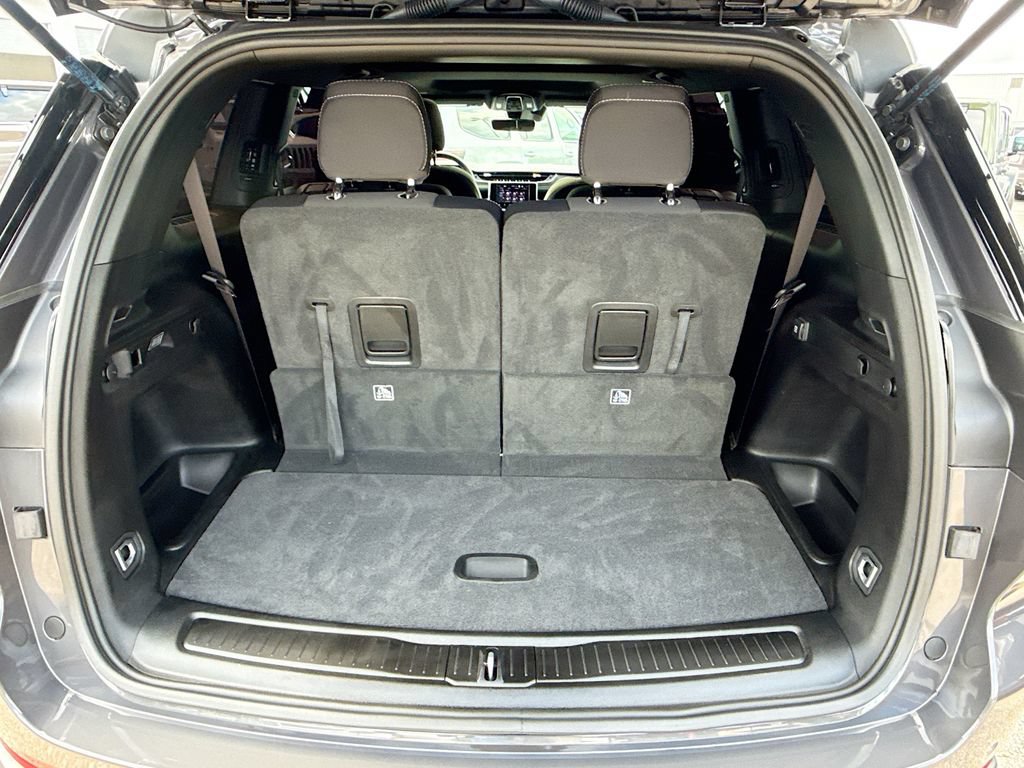 Used 2025 Jeep Grand Cherokee L Laredo RWD image 29