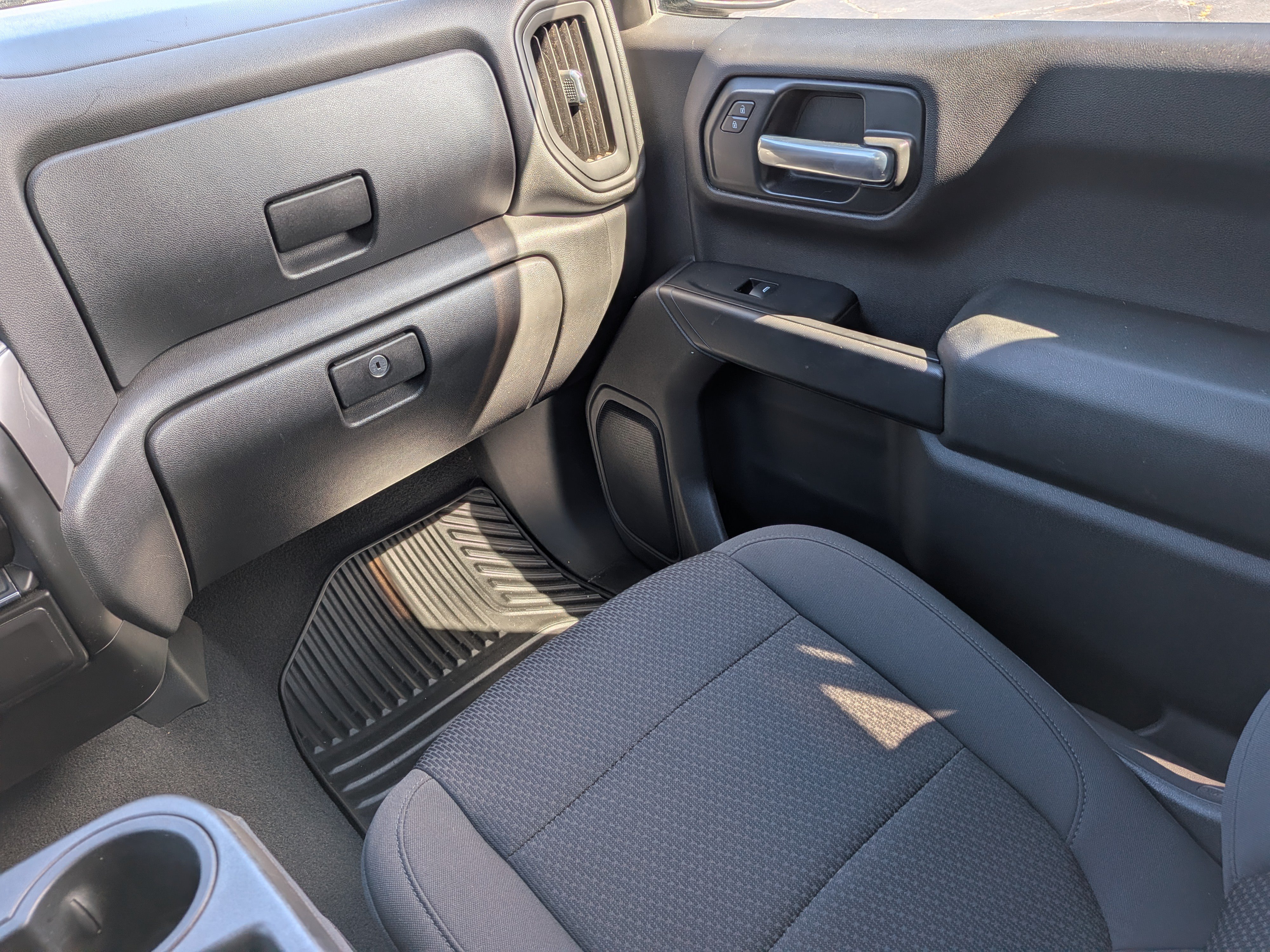 Certified 2020 Chevrolet Silverado 1500 Custom w/ Custom Value Package AWD/4WD image 16