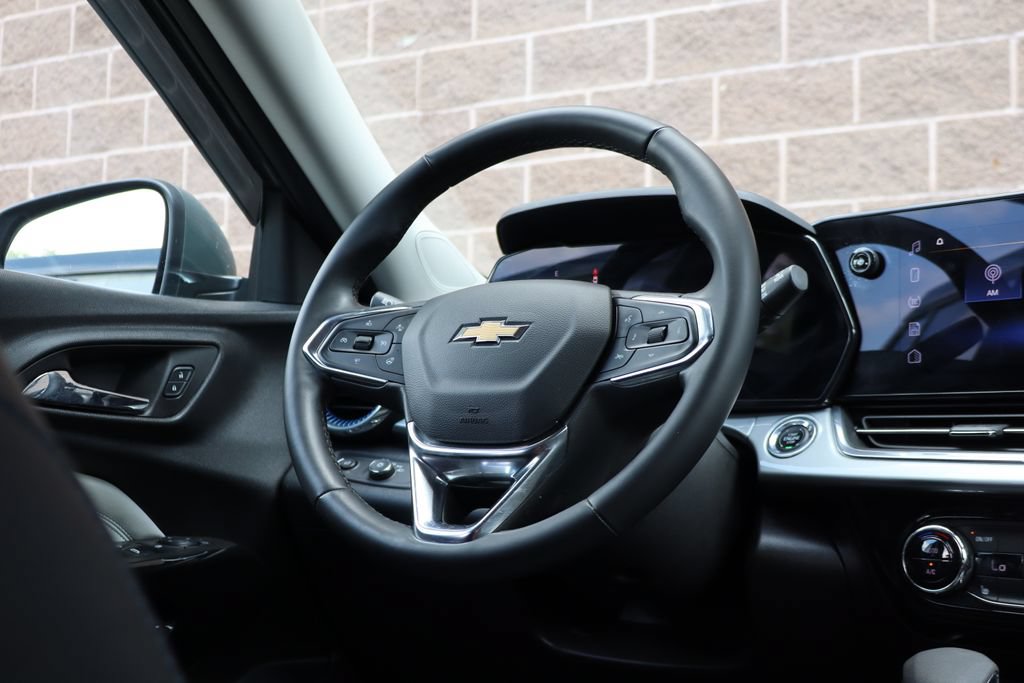 Used 2025 Chevrolet Trax LT w/ Driver Confidence Package FWD image 38