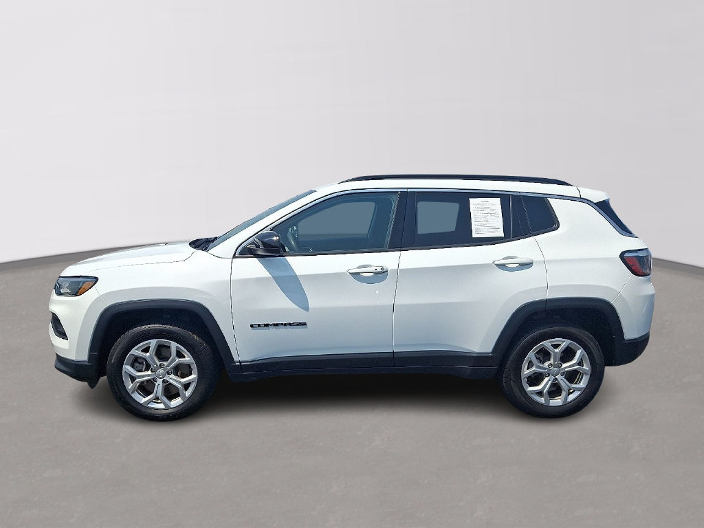 Used 2024 Jeep Compass Latitude AWD/4WD image 7