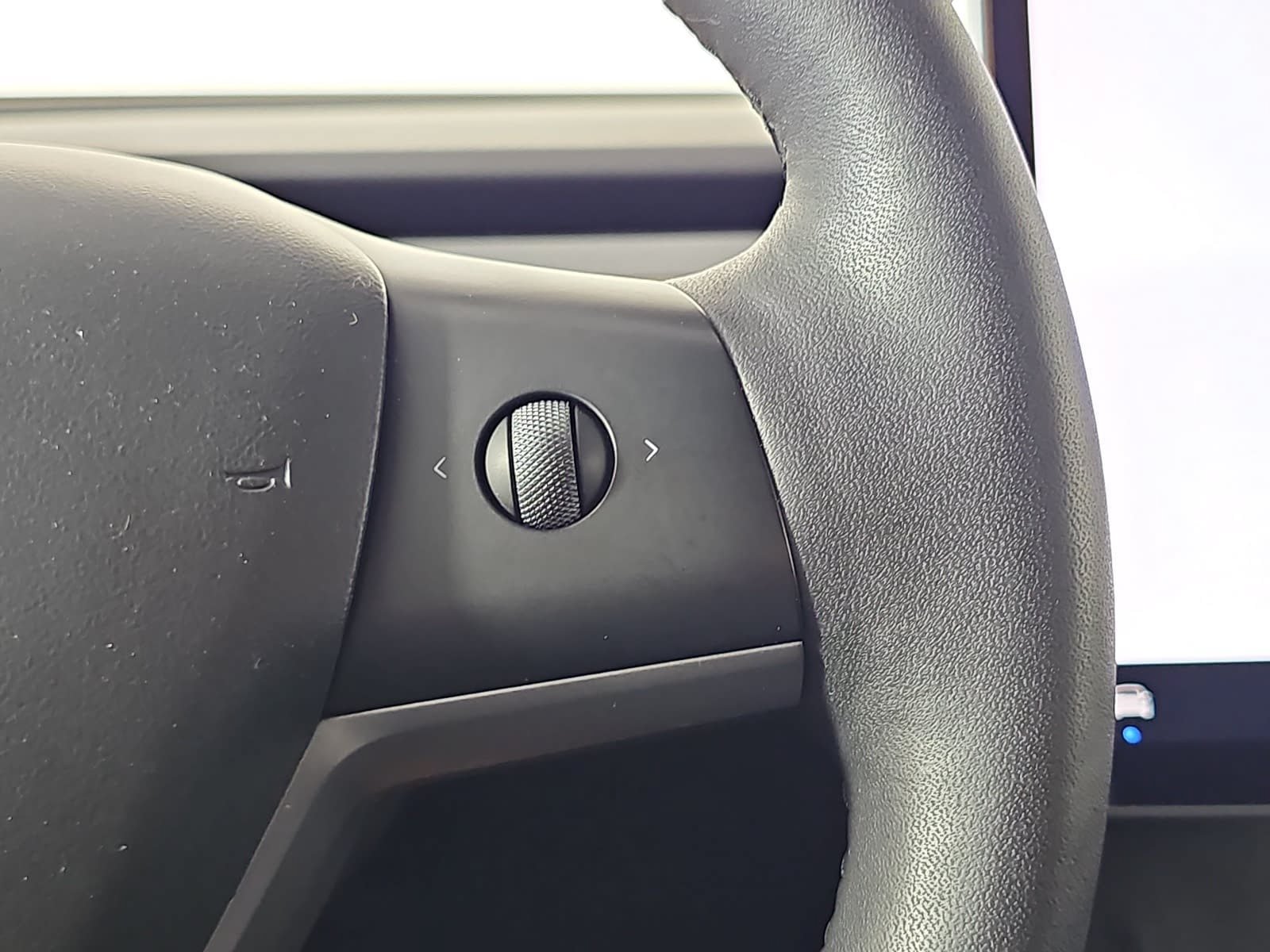 Used 2022 Tesla Model Y Long Range AWD/4WD image 18