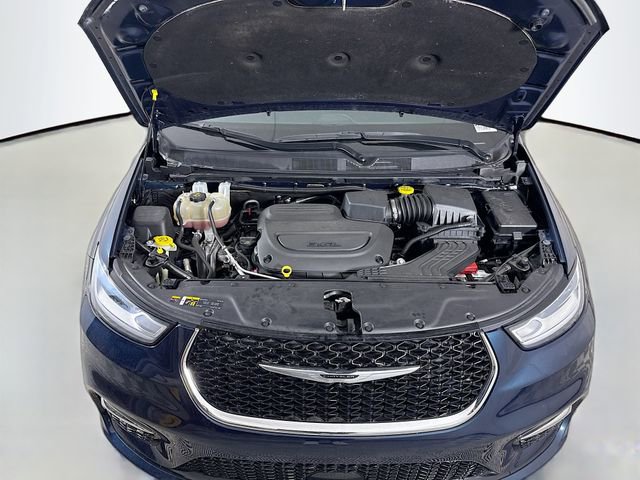 Used 2023 Chrysler Pacifica Touring-L image 30