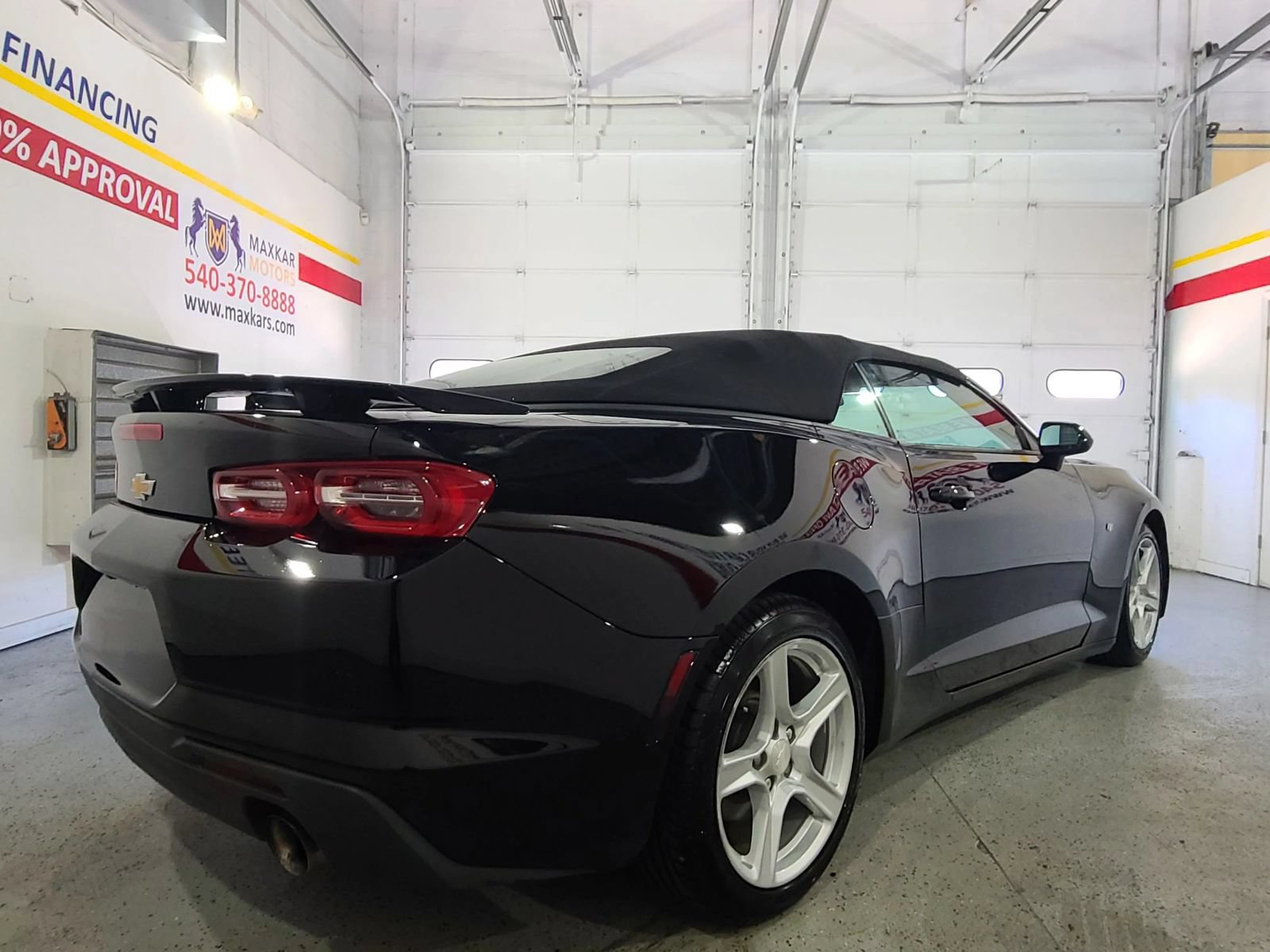 Used 2020 Chevrolet Camaro LT RWD image 5