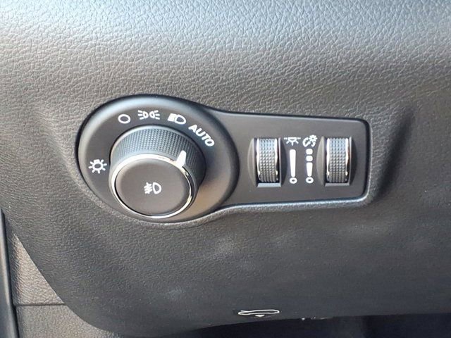 Used 2026 Jeep Compass Limited AWD/4WD image 21