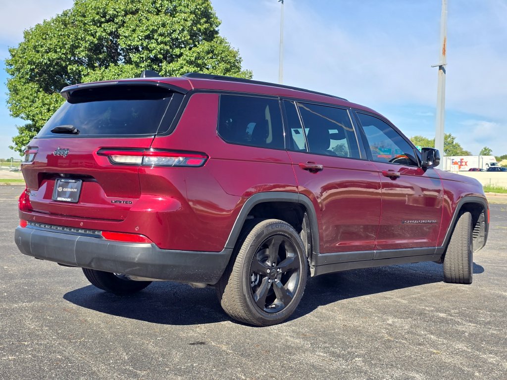 Used 2022 Jeep Grand Cherokee L Limited w/ Black Appearance Package AWD/4WD image 15