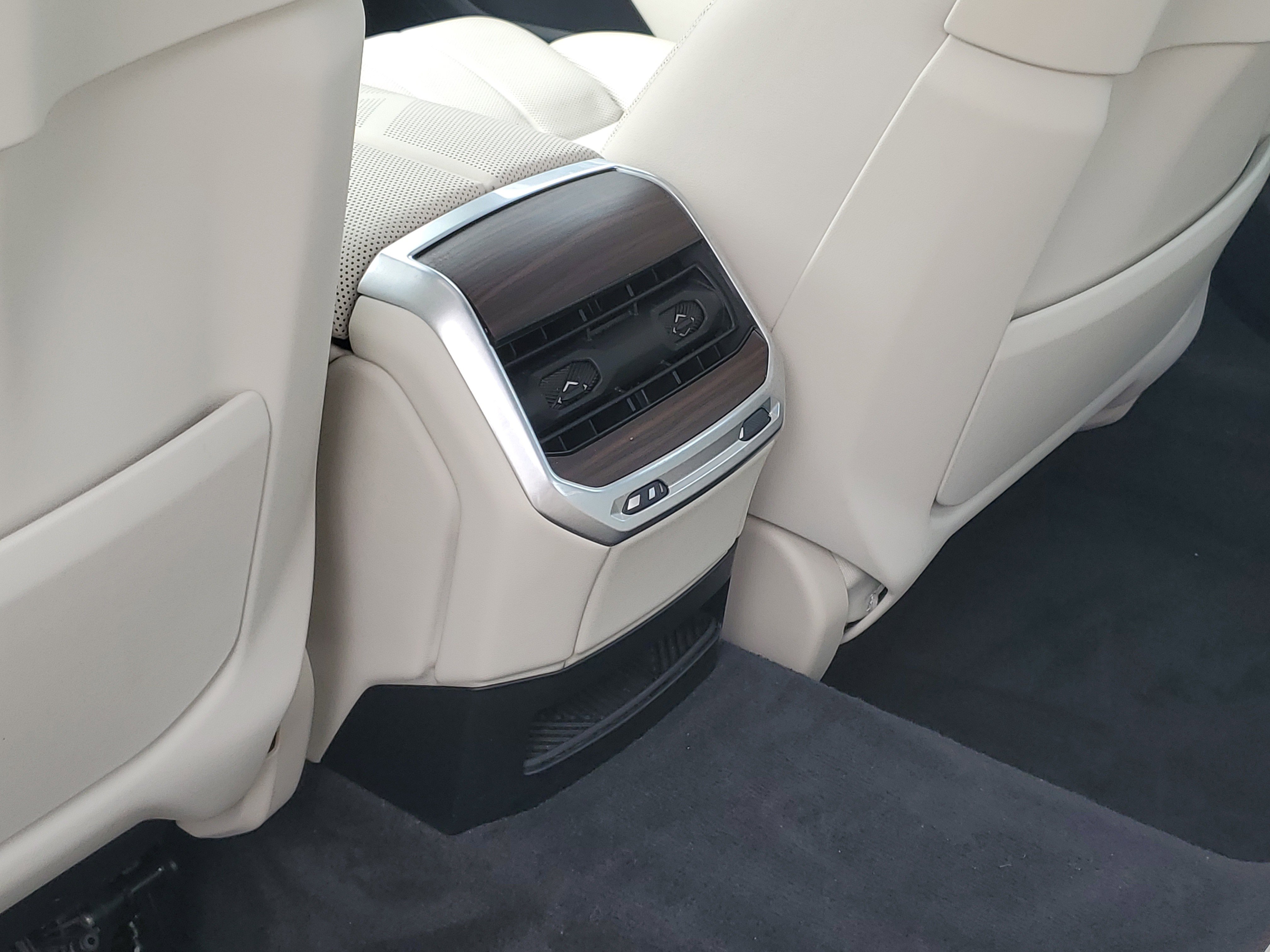 Certified 2023 BMW 760i xDrive w/ Executive Package image 24