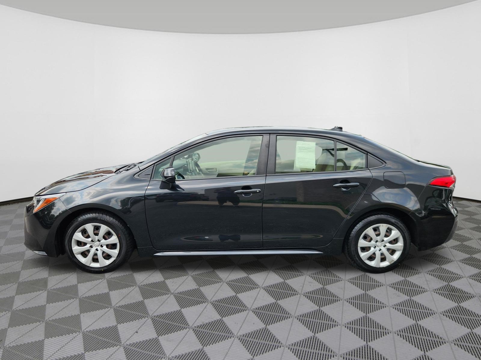 Used 2020 Toyota Corolla LE FWD image 5