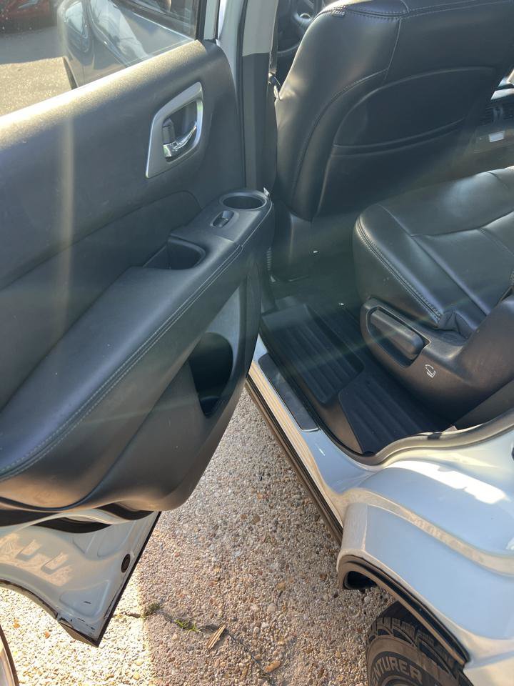 Used 2017 Nissan Pathfinder SL FWD image 11