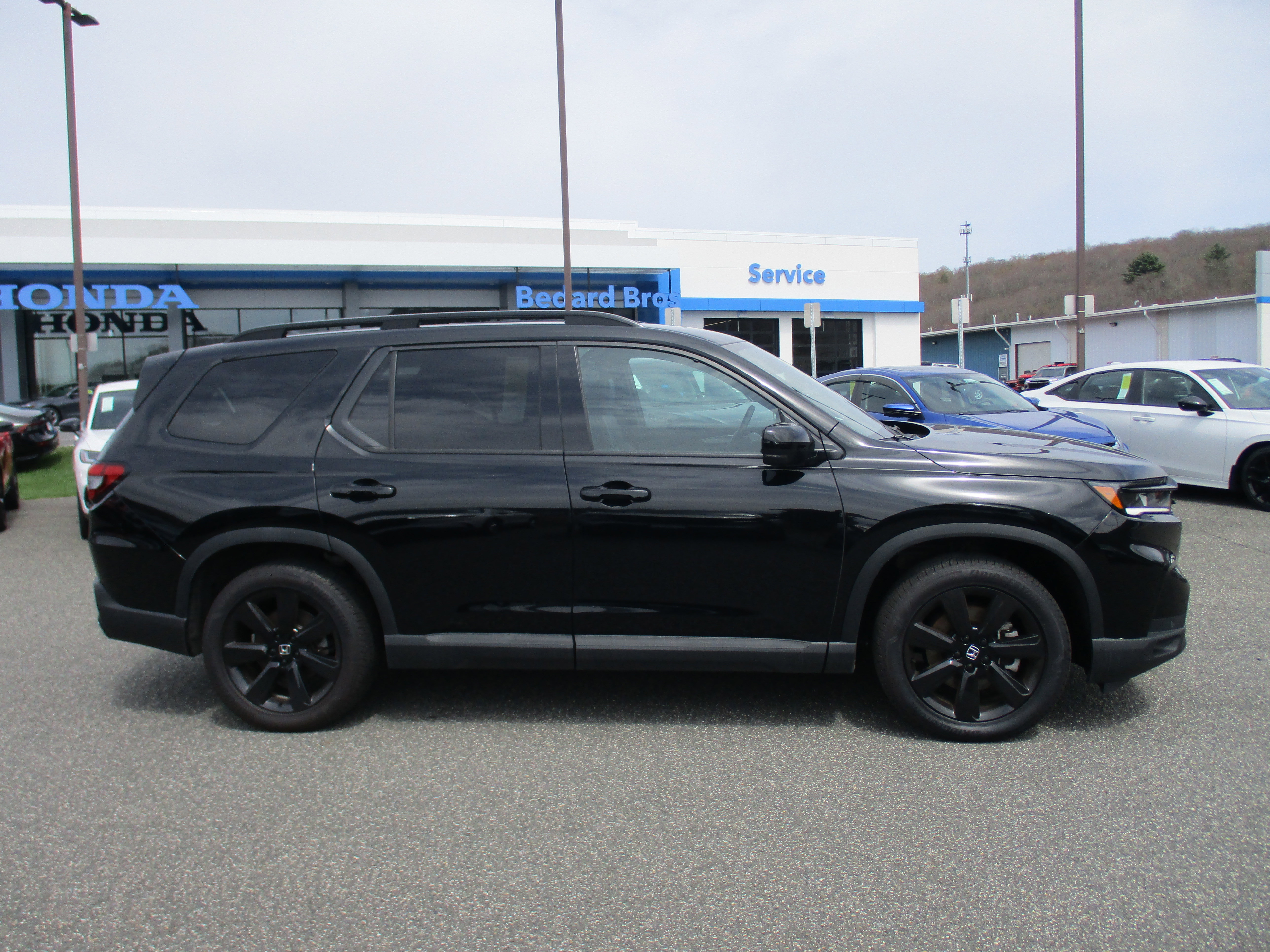 Certified 2025 Honda Pilot Black Edition image 4