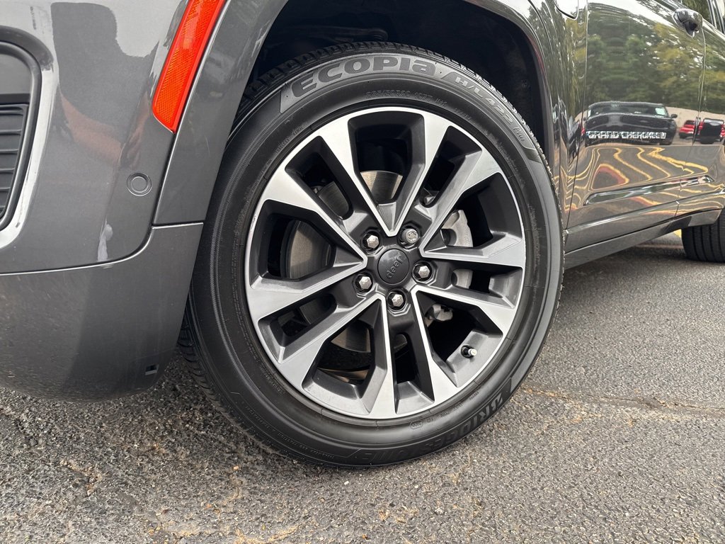 Used 2022 Jeep Grand Cherokee Overland w/ Luxury Tech Group IV image 2