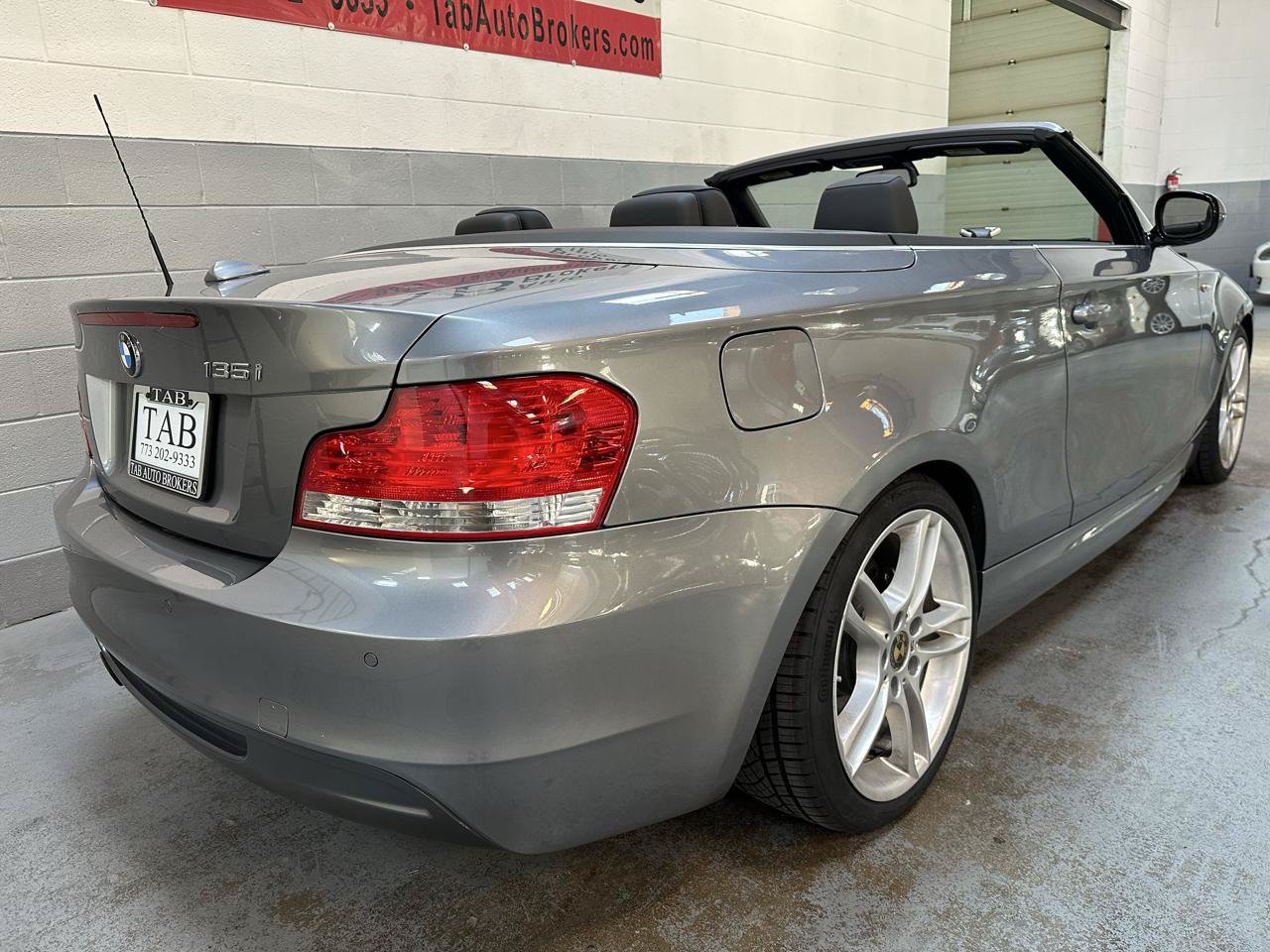 Used 2011 BMW 135i Convertible RWD image 3