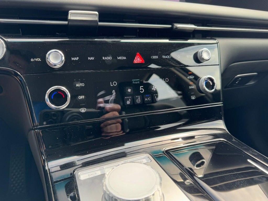 Certified 2025 Genesis G80 2.5T image 18