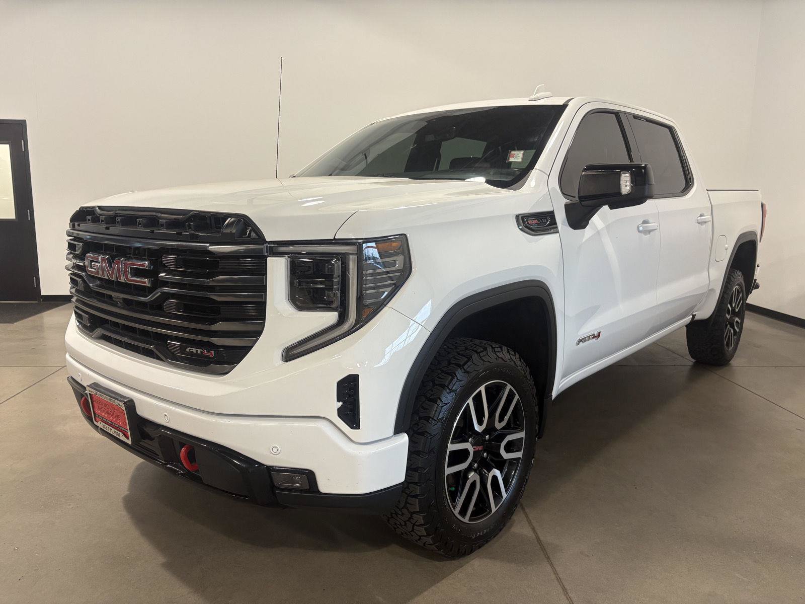 Used 2023 GMC Sierra 1500 AT4 w/ AT4 Preferred Package AWD/4WD image 8