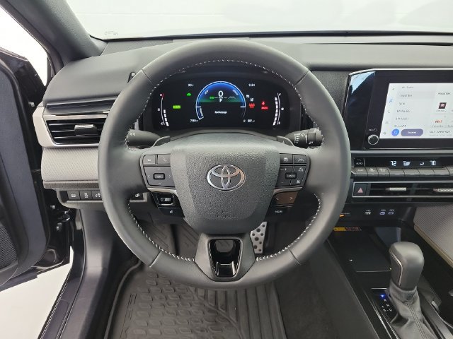 Used 2025 Toyota Camry SE w/ Convenience Package FWD image 21
