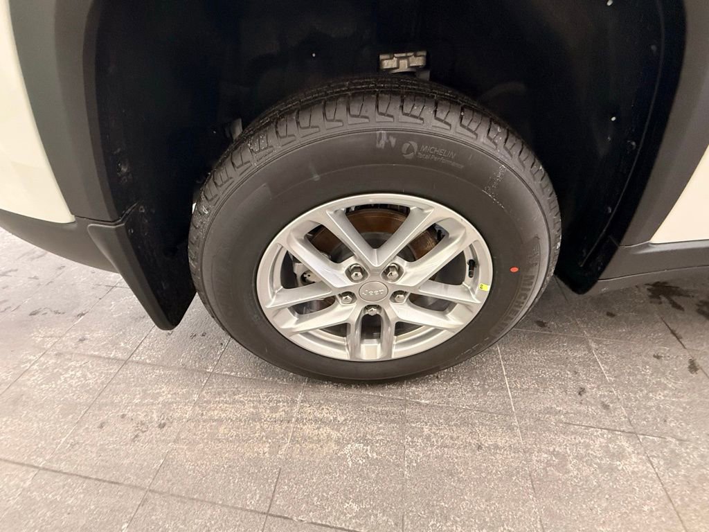 New 2025 Jeep Grand Cherokee Laredo X w/ Luxury Tech Group I image 8