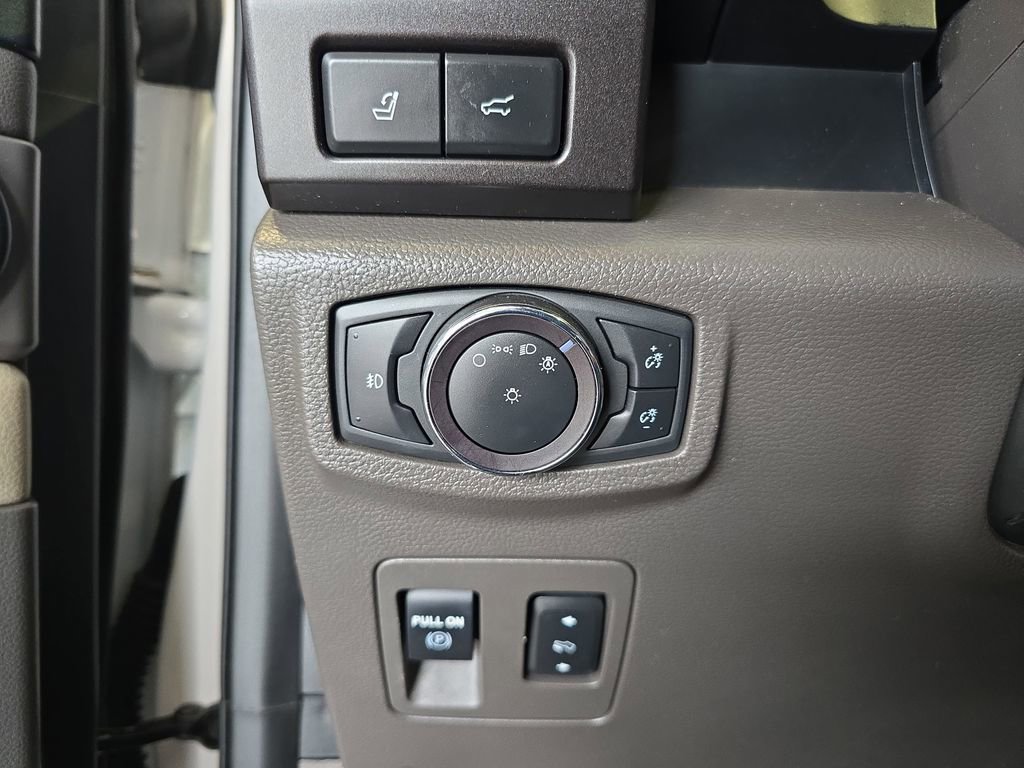 Used 2019 Ford Expedition Limited w/ Equipment Group 302A RWD image 29