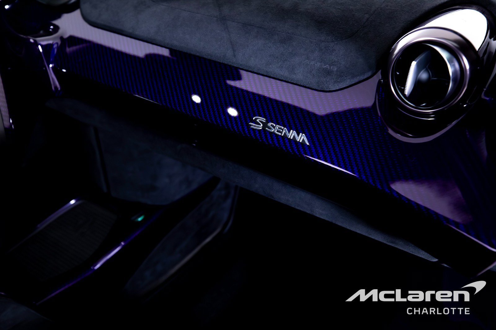 Used 2019 McLaren Senna RWD image 18