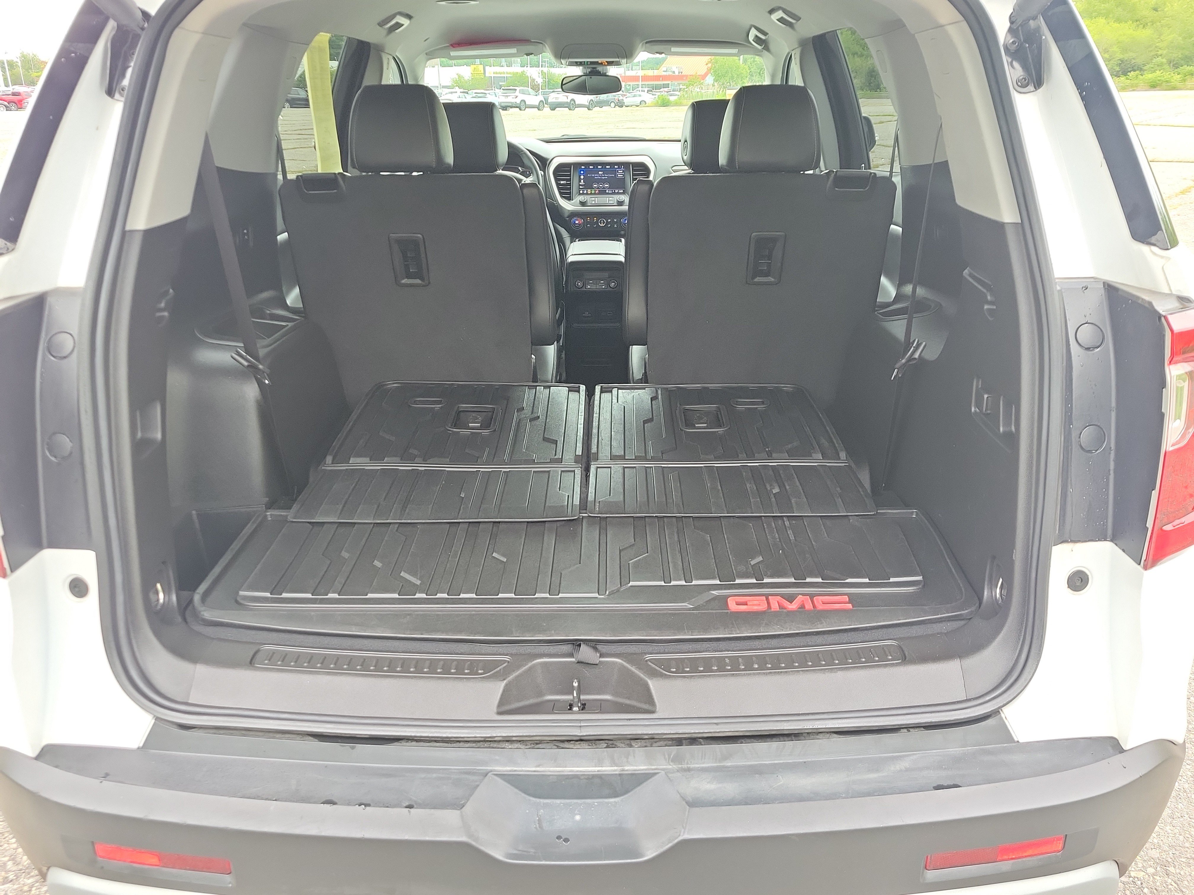 Used 2023 GMC Acadia SLT w/ Technology Package AWD/4WD image 18