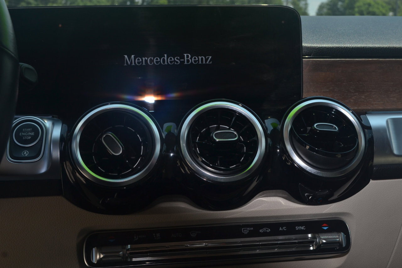 Used 2023 Mercedes-Benz GLB 250 image 26