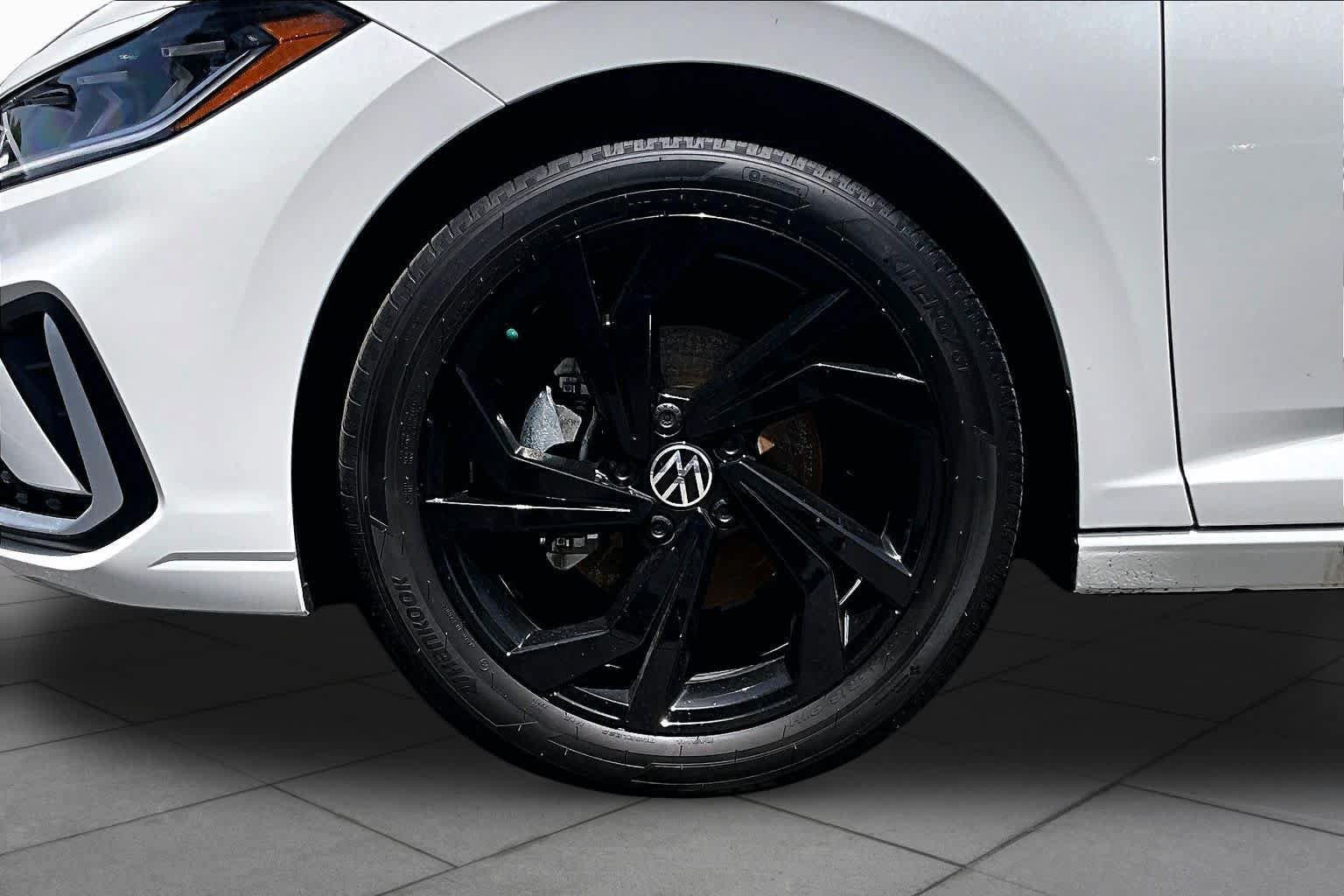 Used 2026 Volkswagen Jetta SE FWD image 11