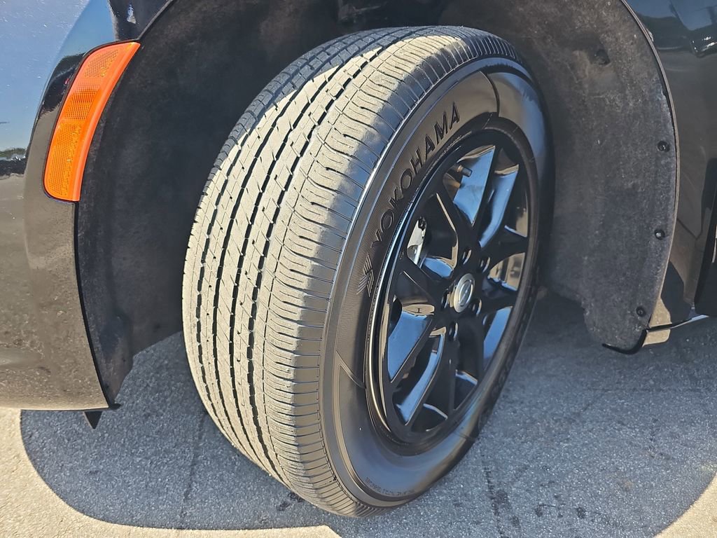 Used 2025 Chrysler Pacifica Select image 35