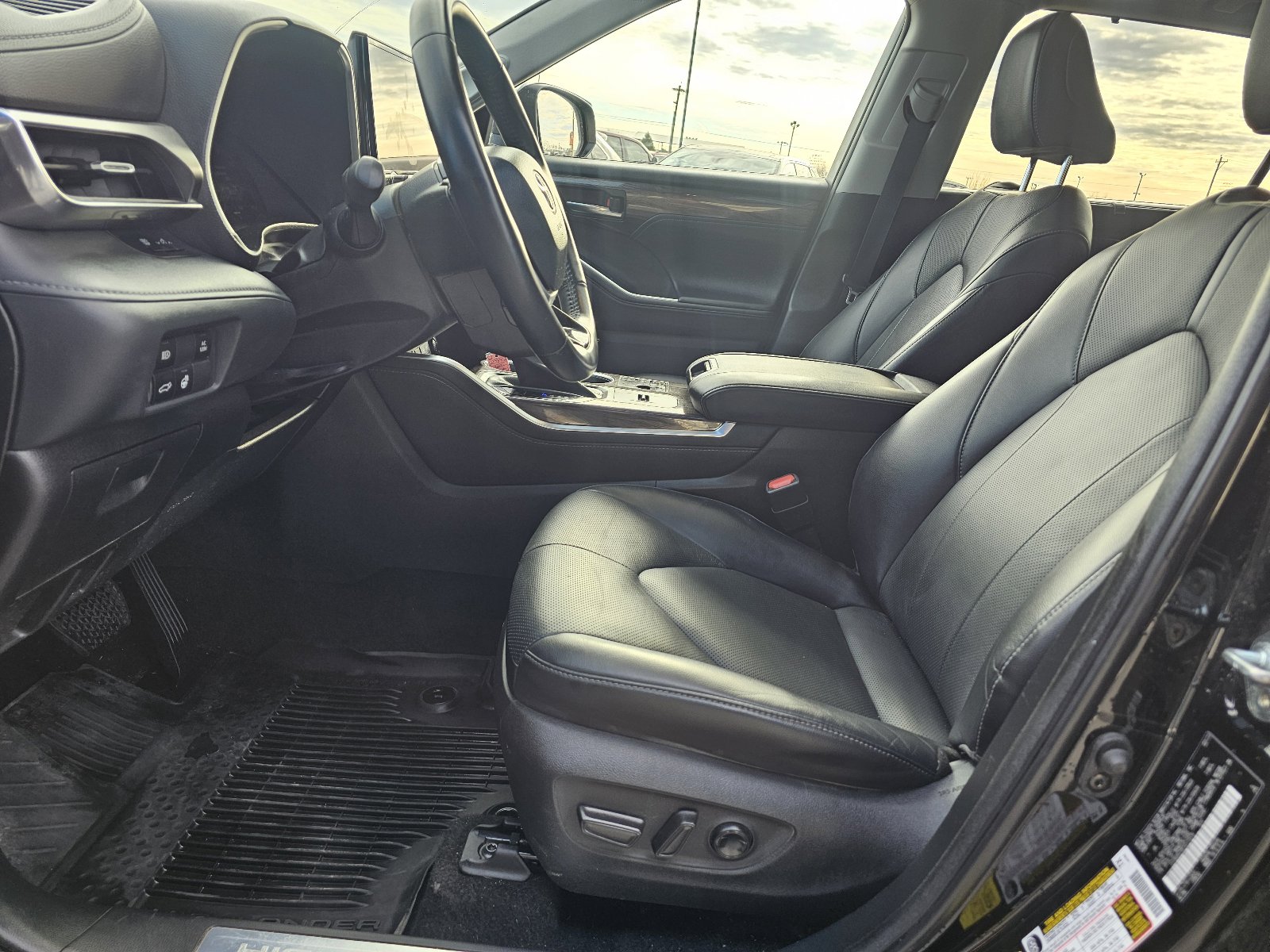 Used 2023 Toyota Highlander Limited image 15