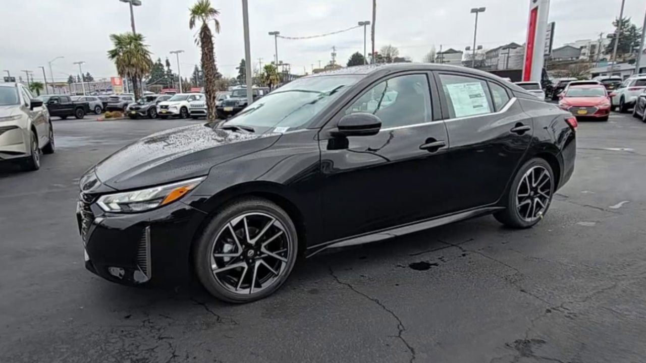 New 2025 Nissan Sentra SR image 4