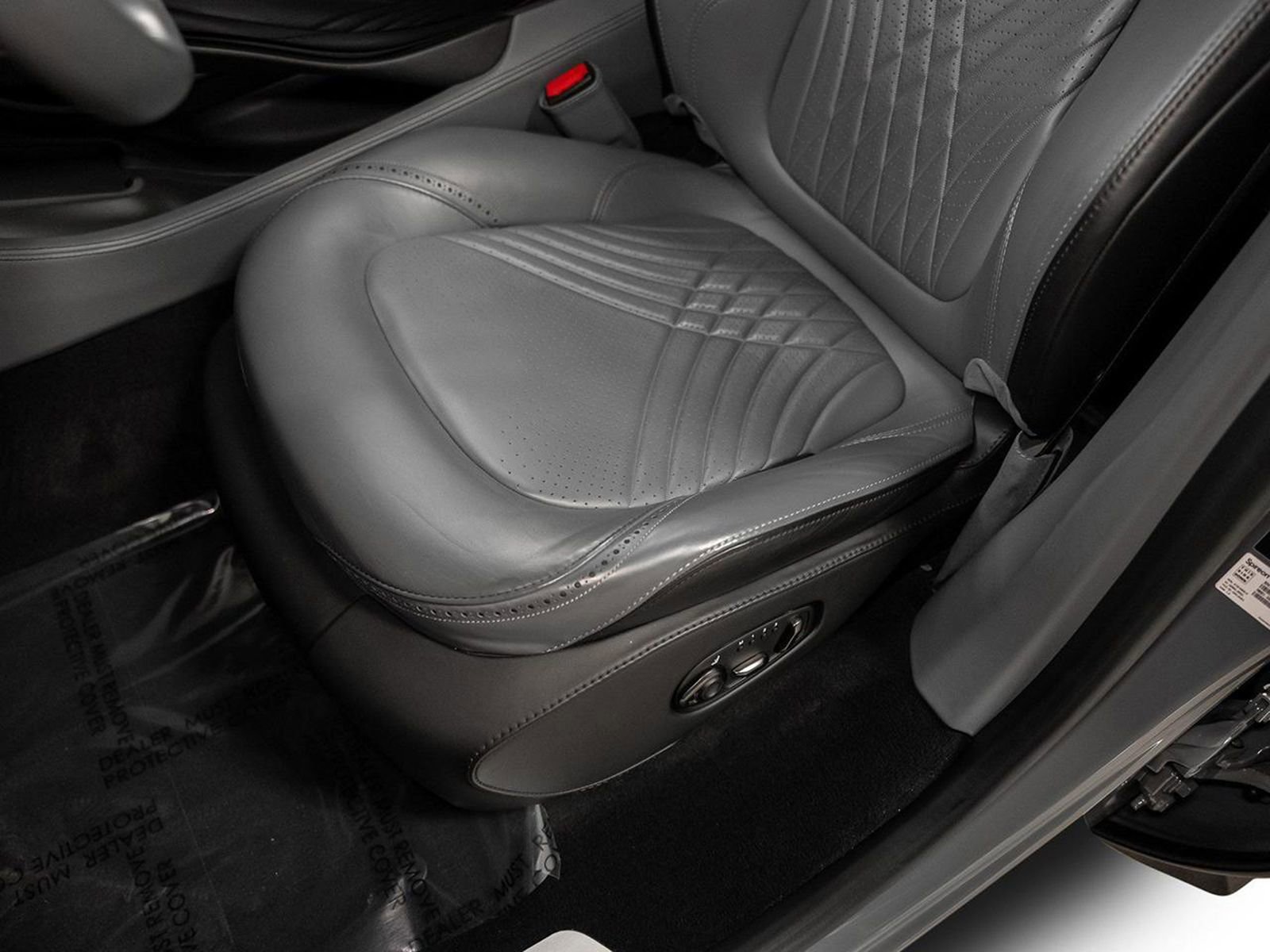 Used 2021 Aston Martin DBX image 31