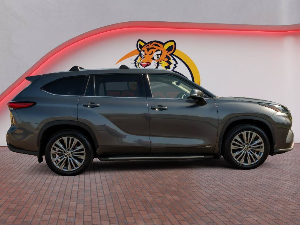 Used 2022 Toyota Highlander Platinum AWD/4WD image 4
