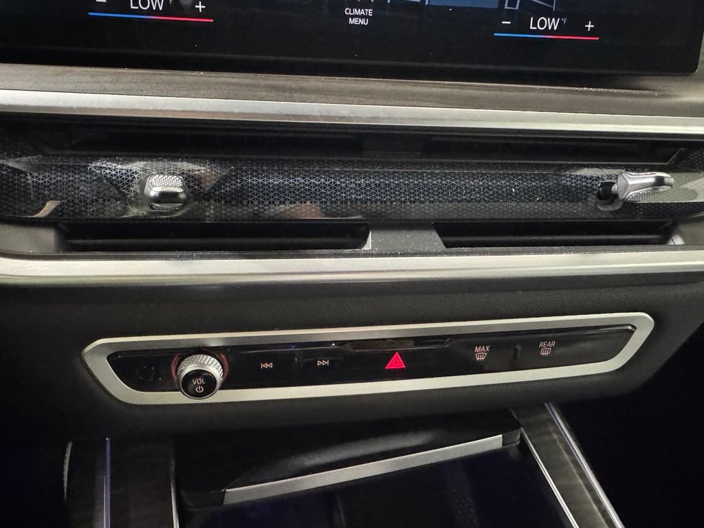 Used 2023 BMW X7 xDrive40i w/ Premium Package AWD/4WD image 32