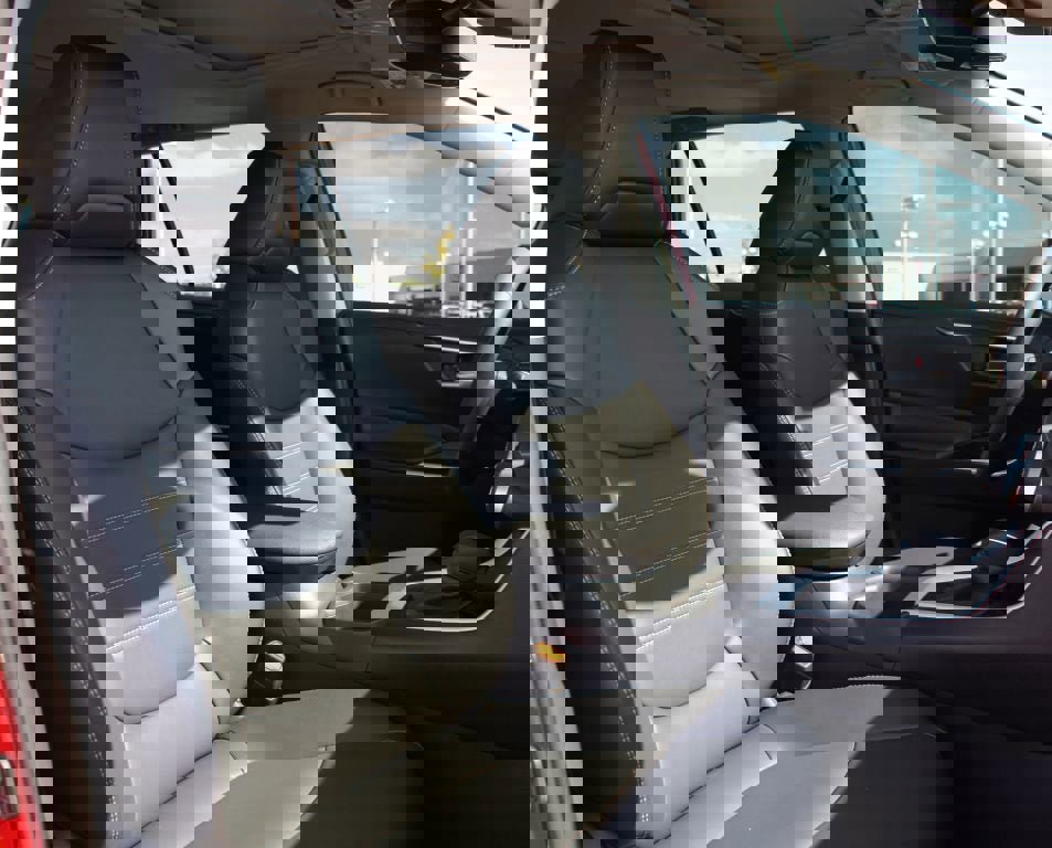 Used 2025 Toyota RAV4 XLE Premium image 22