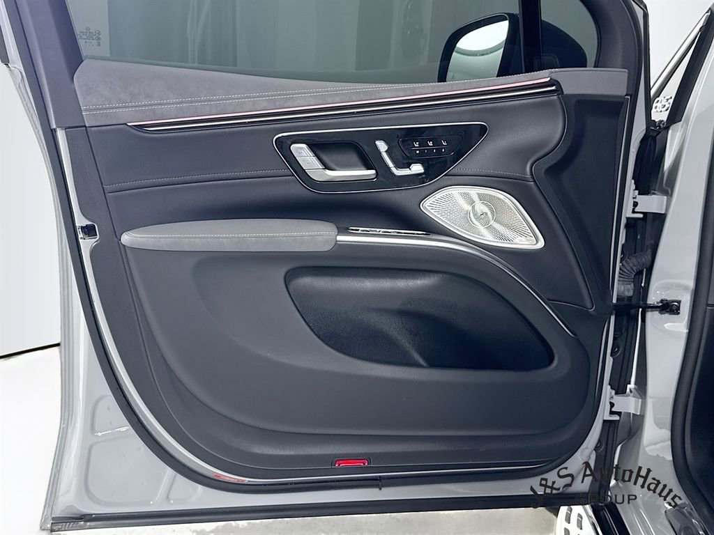 Used 2023 Mercedes-Benz EQS 580 4MATIC SUV image 22