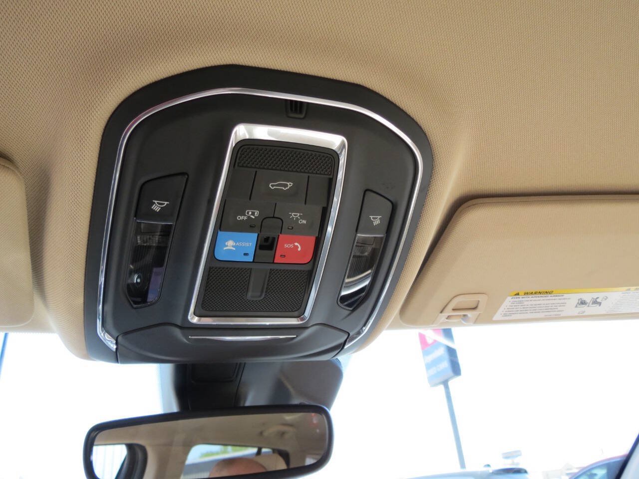 Used 2022 Jeep Grand Cherokee Limited AWD/4WD image 19