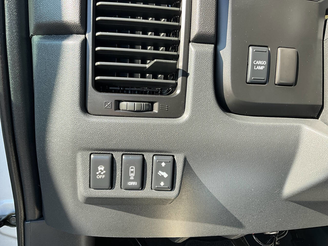 Used 2013 Nissan Titan SV w/ SV Premium Utility Pkg image 38