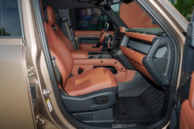 Used 2026 Land Rover Defender 110 OCTA image 24