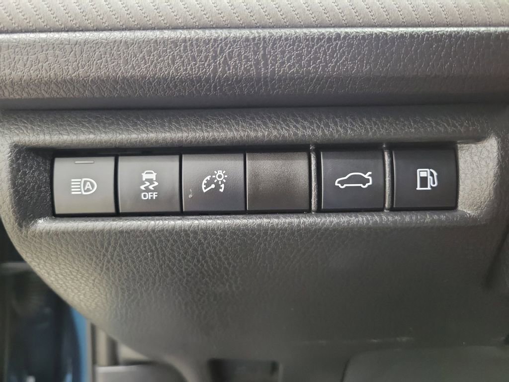 Used 2025 Toyota Camry SE w/ Convenience Package image 32