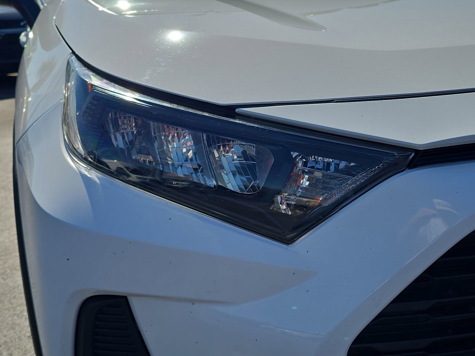 Used 2020 Toyota RAV4 LE w/ Carpet Mat Package image 7