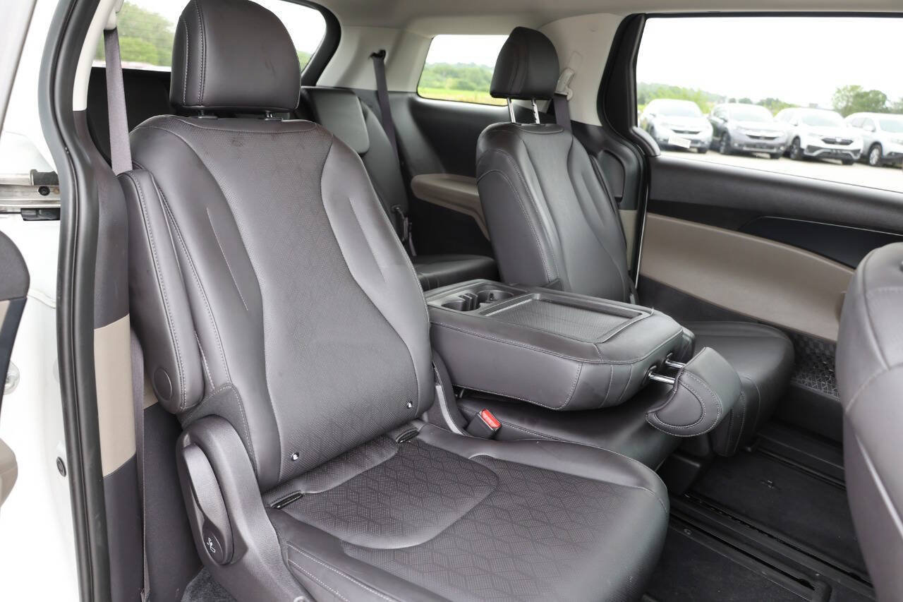 Used 2026 Kia Carnival LXS FWD image 16