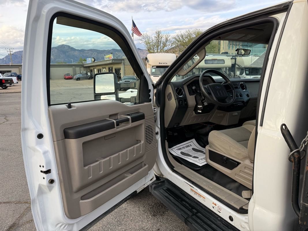 Used 2008 Ford F550 4x4 Regular Cab Super Duty image 9