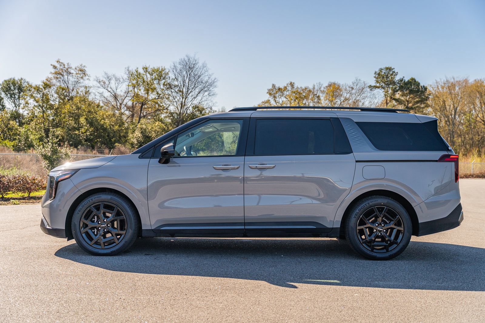 Used 2025 Kia Carnival SX Prestige image 4