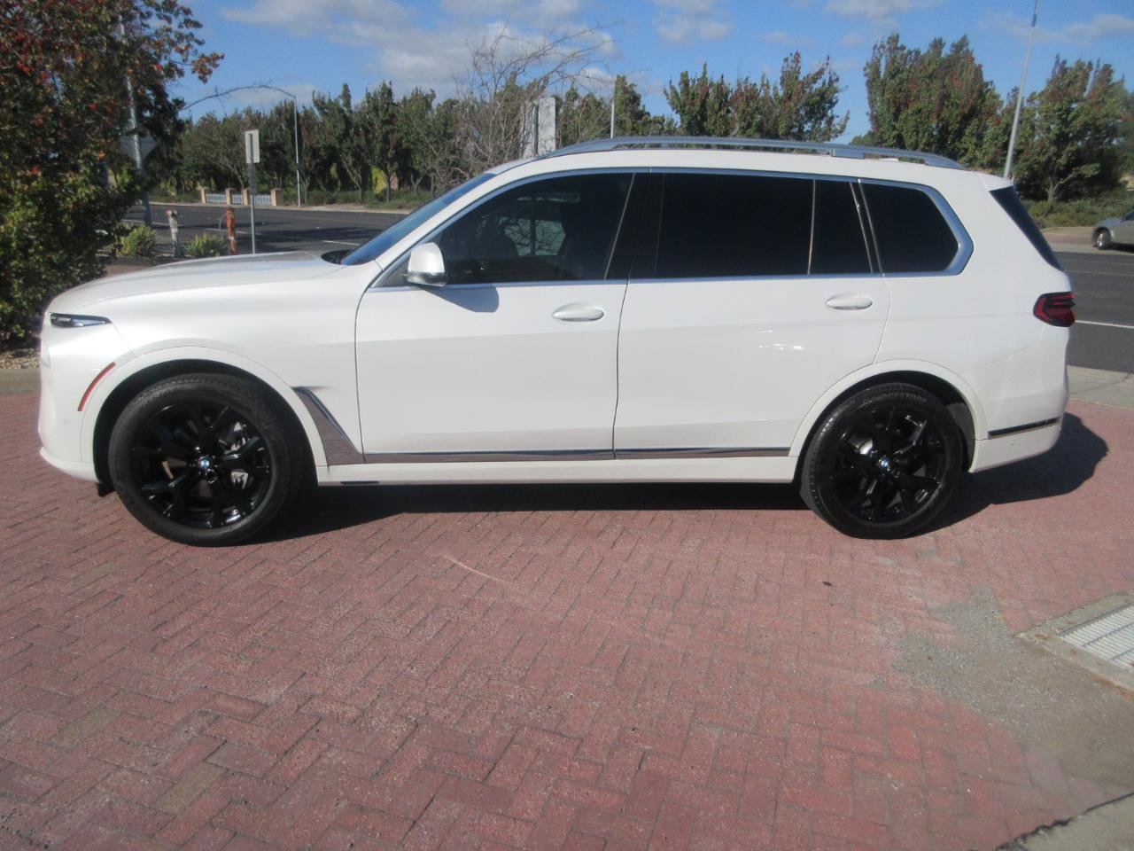 Used 2025 BMW X7 xDrive40i w/ Premium Package AWD/4WD image 95